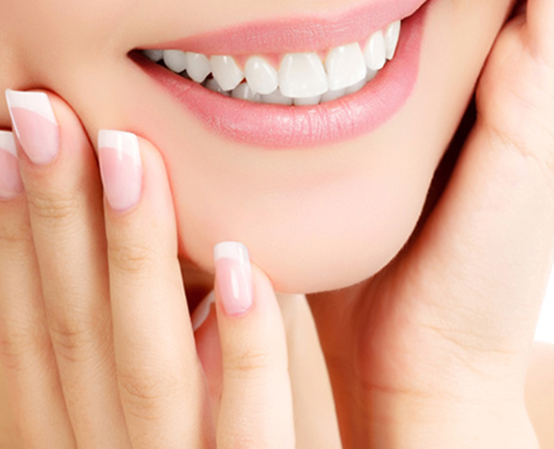 天然歯のような自然で美しい見た目へ